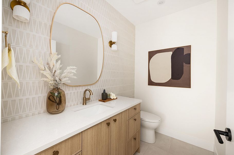 1 3141 E 19 Avenue Vancouver, BC - 9