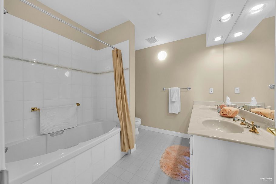 321 360 E 36th Avenue Vancouver, BC - 9