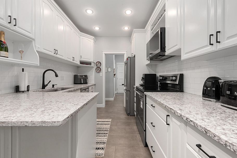 1991 Cedar Village Crescent North Vancouver, BC - 5