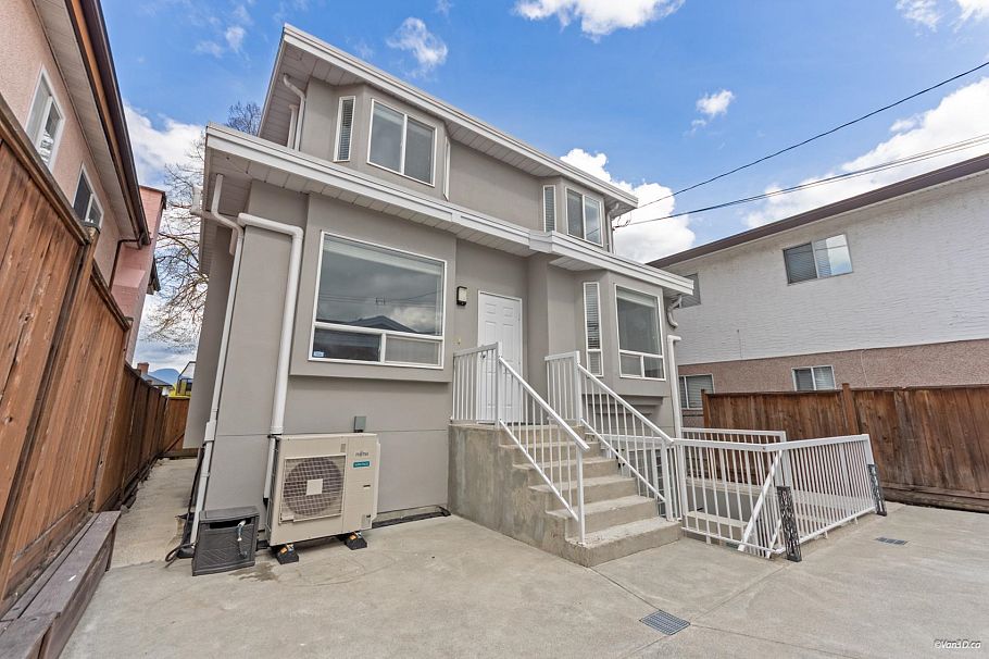 2648 E 19th Avenue Vancouver, BC - 38