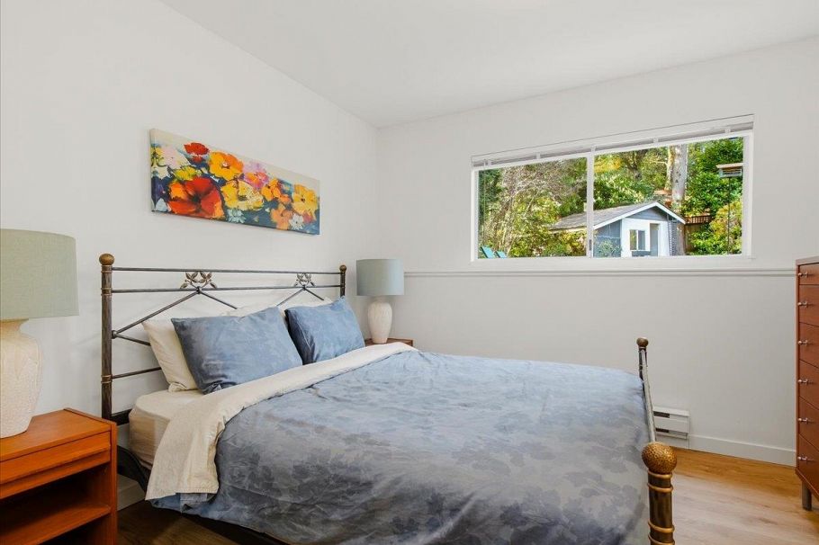 1392 Chamberlain Drive North Vancouver, BC - 22