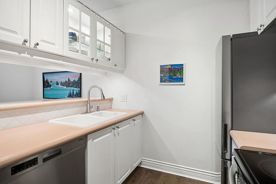 978 W 16th Avenue Vancouver, BC - 15