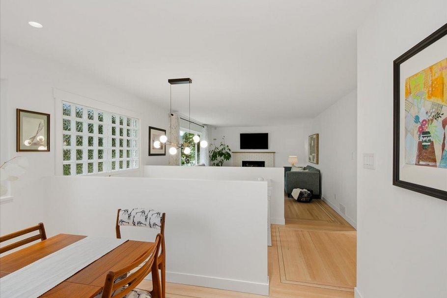 1392 Chamberlain Drive North Vancouver, BC - 8