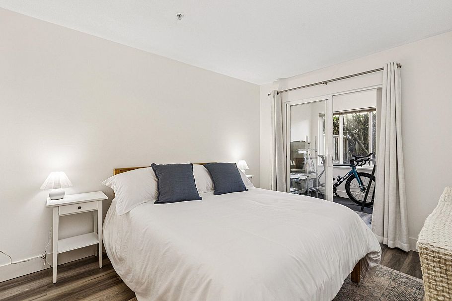 102 365 E 1st Street North Vancouver, BC - 17