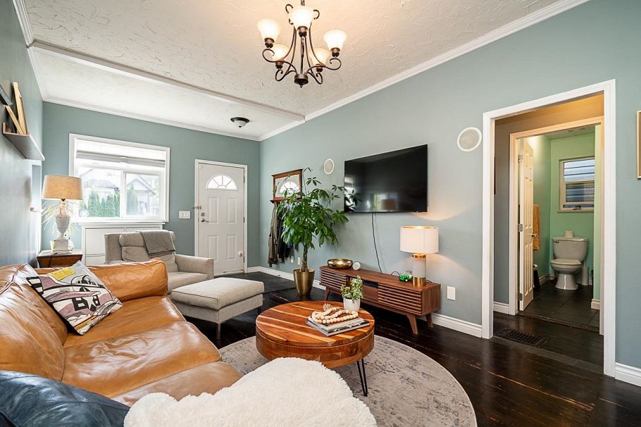 1623 E 12th Avenue Vancouver, BC - 5