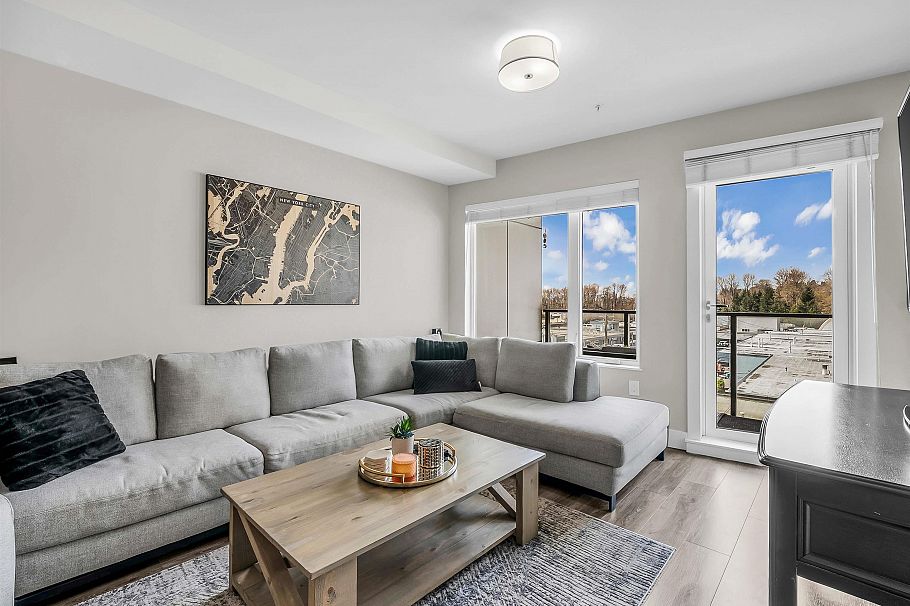 401 1496 Charlotte Road North Vancouver, BC - 2