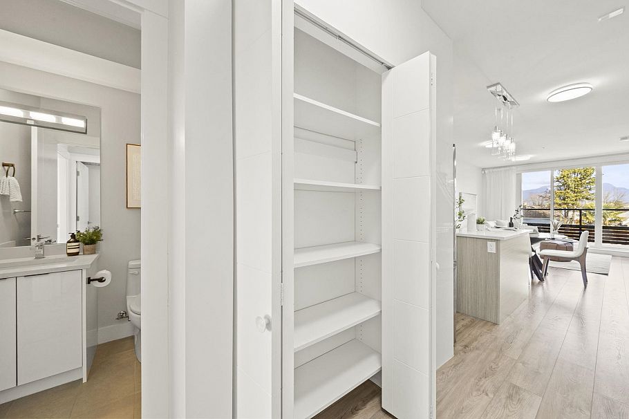 2296 E 33rd Avenue Vancouver, BC - 12