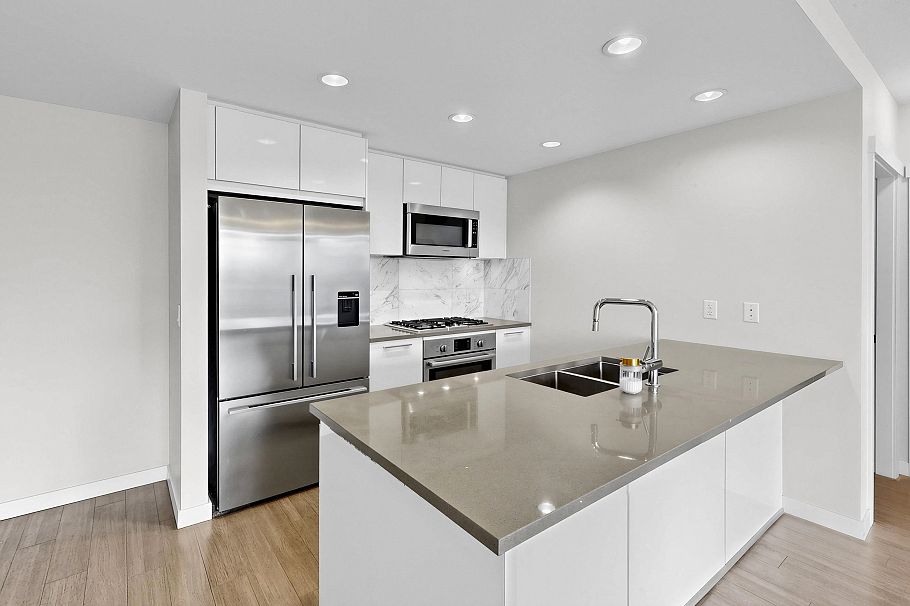 901 3281 E Kent Avenue North Vancouver, BC - 1