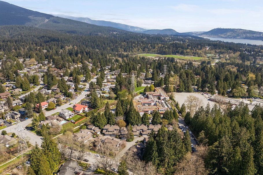 1991 Cedar Village Crescent North Vancouver, BC - 37