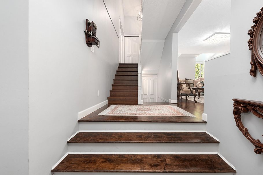 1991 Cedar Village Crescent North Vancouver, BC - 11