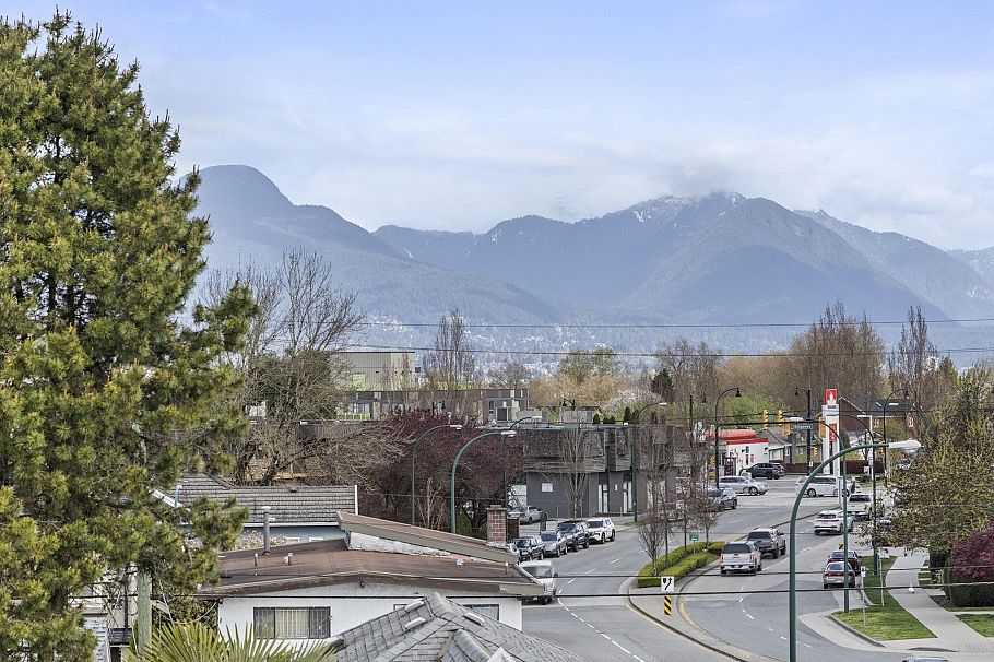 2296 E 33rd Avenue Vancouver, BC - 24