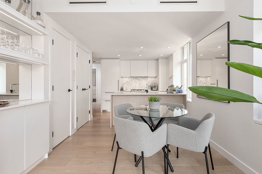 403 1365 Davie Street Vancouver, BC - 5