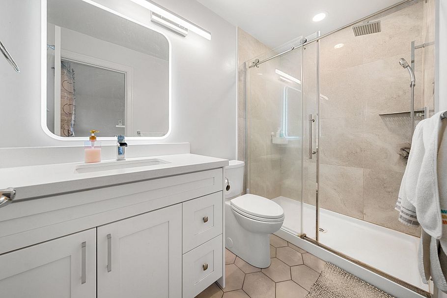 341 E 8th Street North Vancouver, BC - 25