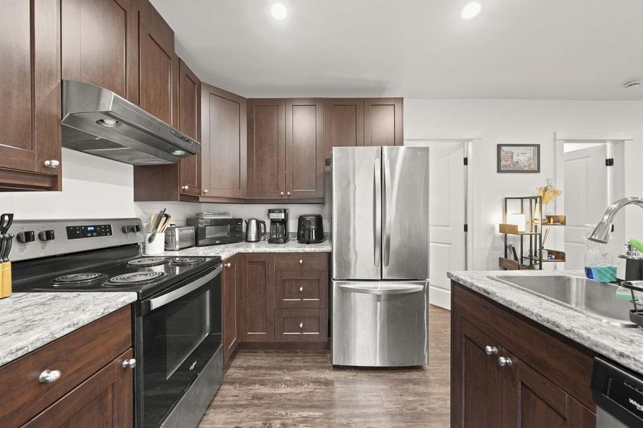 2452 2492 Balsam Street Vancouver, BC - 2