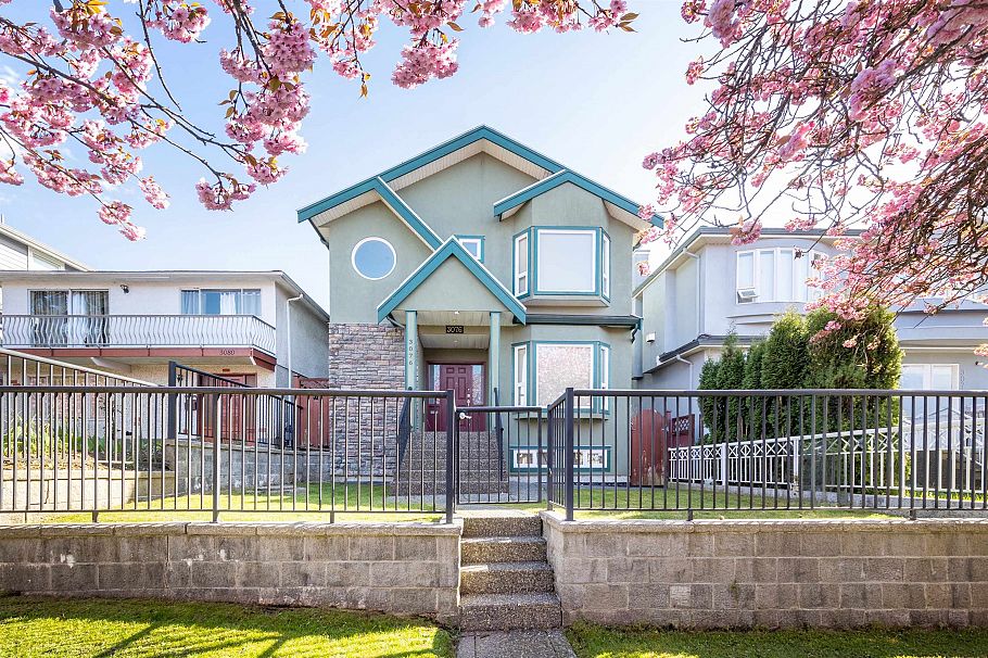 3076 E 27th Avenue Vancouver, BC - 1