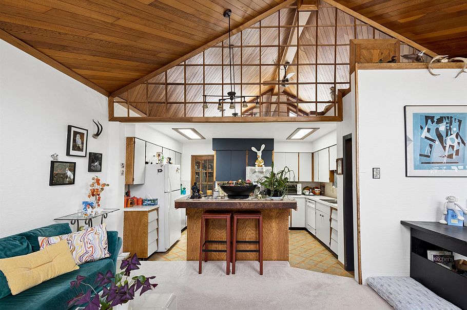 2056 E 13th Avenue Vancouver, BC - 10