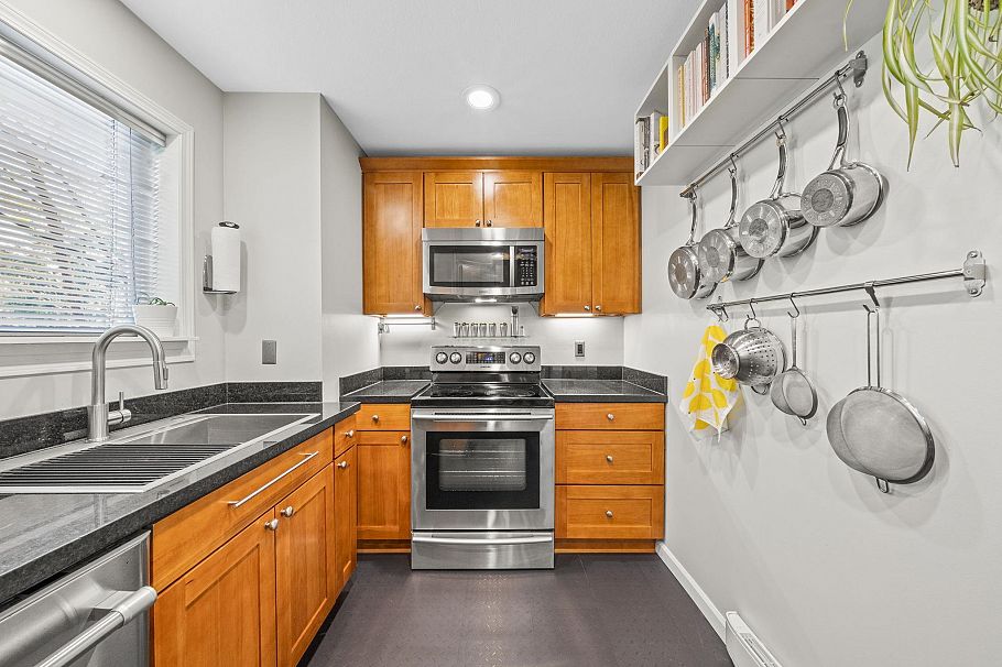 204 1883 E 10th Avenue Vancouver, BC - 9