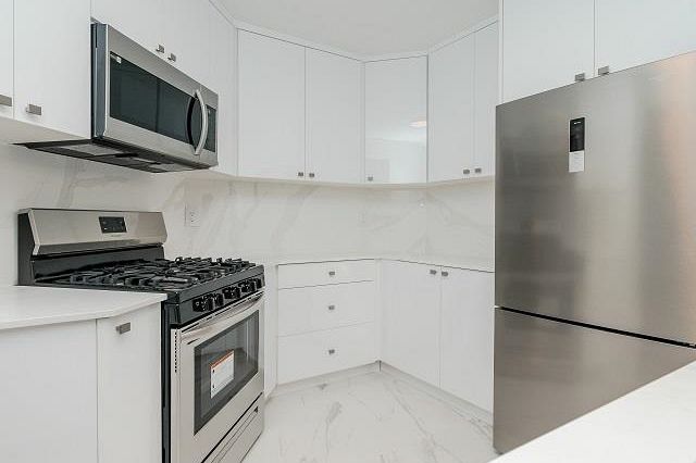 303 1415 W Georgia Street Vancouver, BC - 10