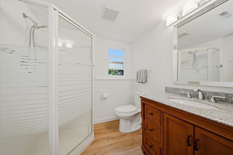 1392 Chamberlain Drive North Vancouver, BC - 23