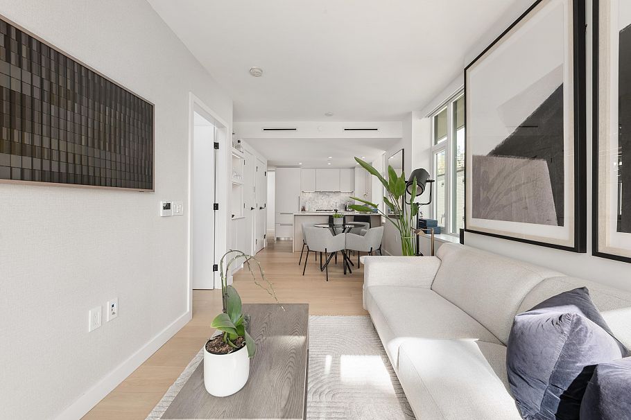 403 1365 Davie Street Vancouver, BC - 4