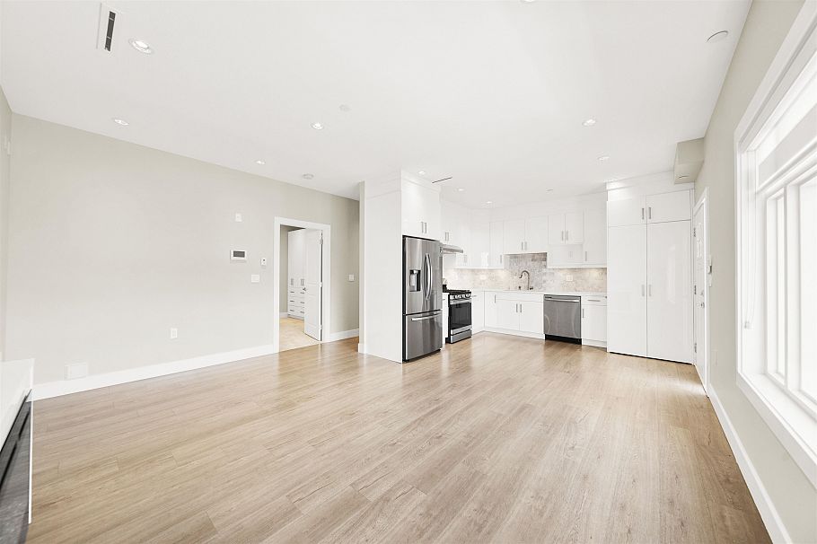 3128 Kings Avenue Vancouver, BC - 5