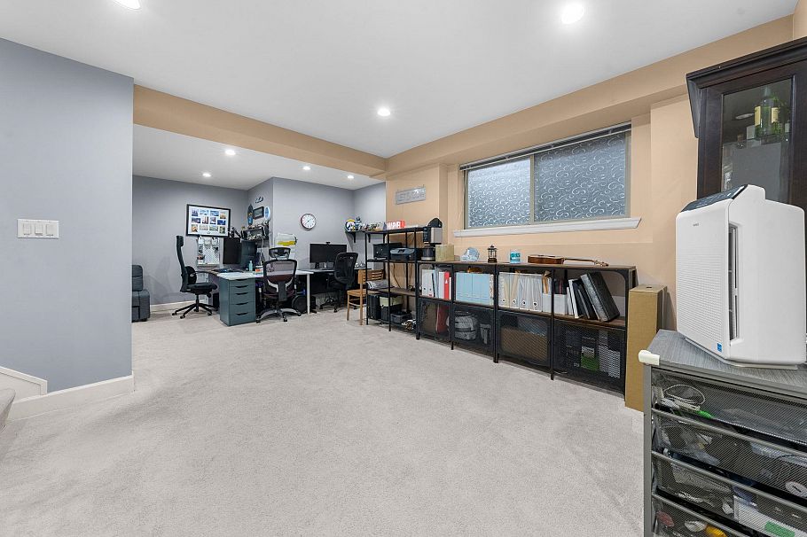 341 E 8th Street North Vancouver, BC - 35