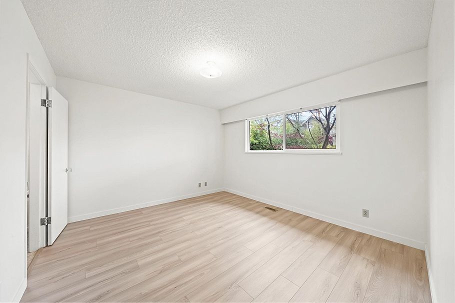 532 W 64th Avenue Vancouver, BC - 8