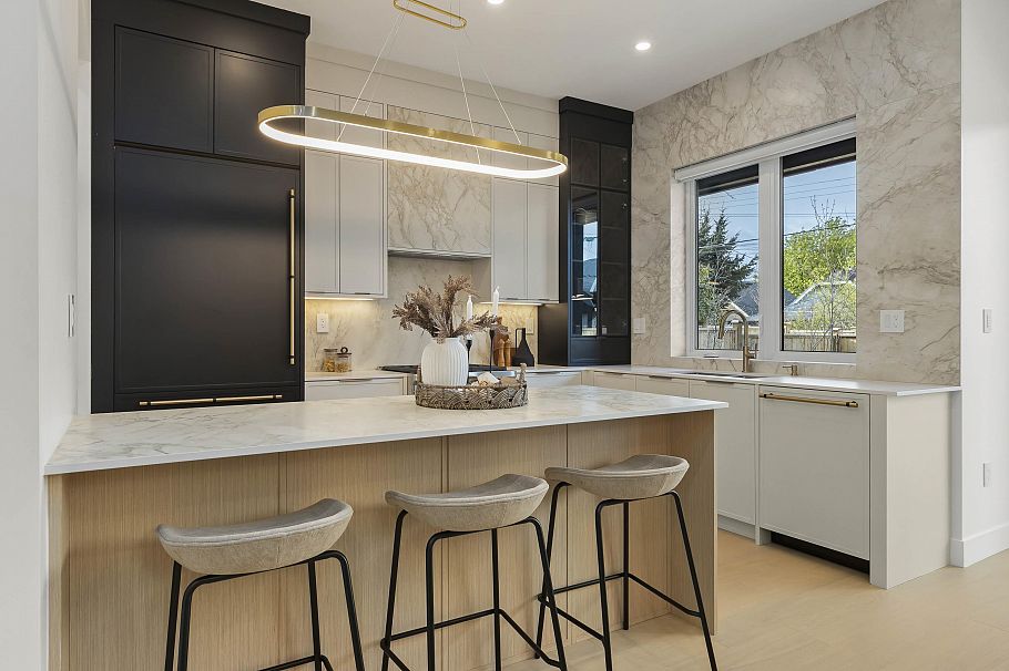 2 3255 13th Avenue Vancouver, BC - 5