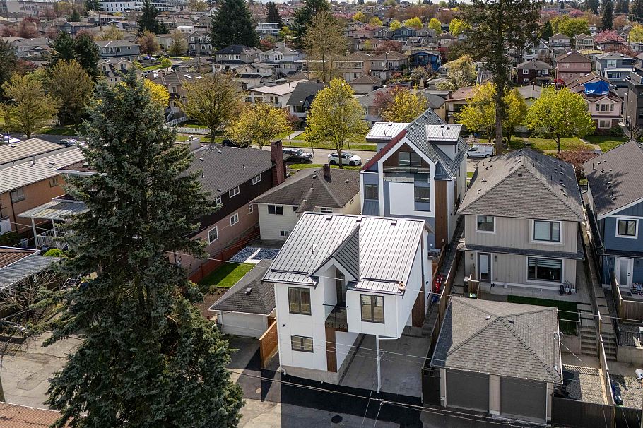 1 3141 E 19 Avenue Vancouver, BC - 23