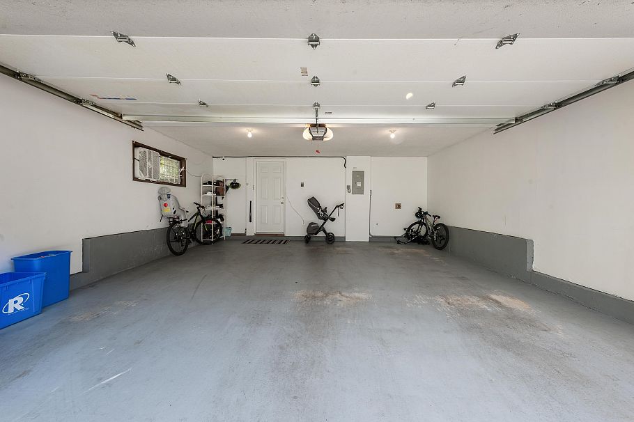 1991 Cedar Village Crescent North Vancouver, BC - 27