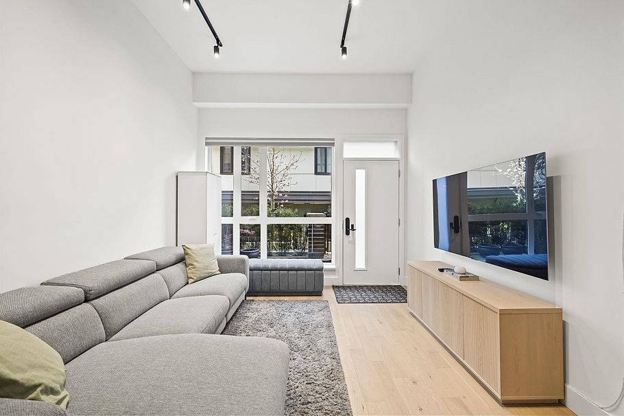 3958 Dumfries Street Vancouver, BC - 4