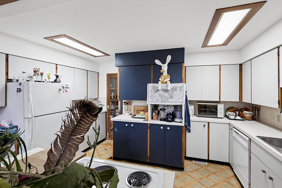 2056 E 13th Avenue Vancouver, BC - 9