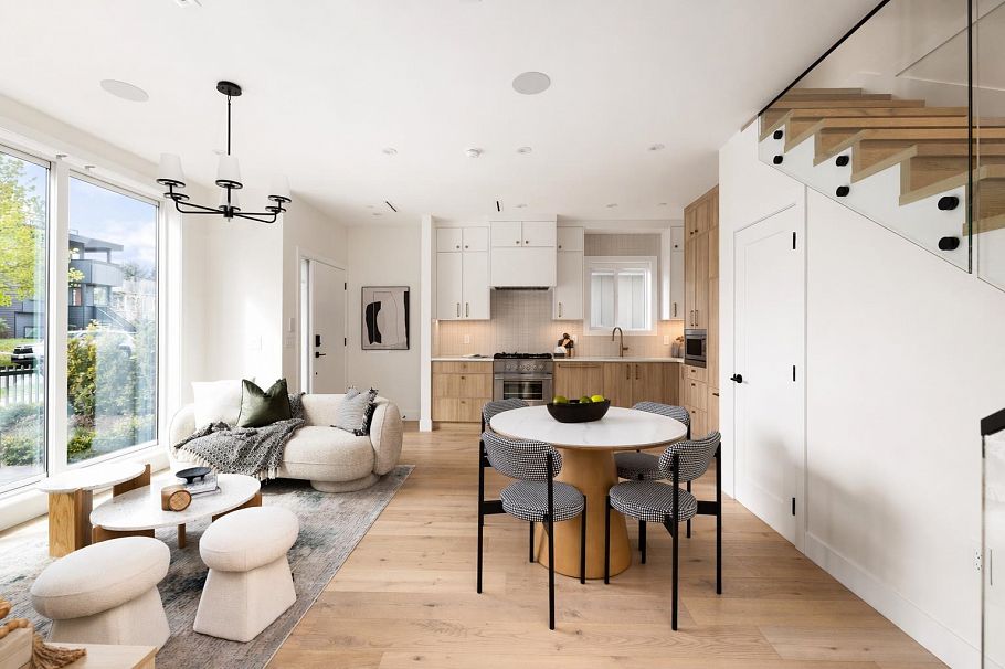 1 3141 E 19 Avenue Vancouver, BC - 3