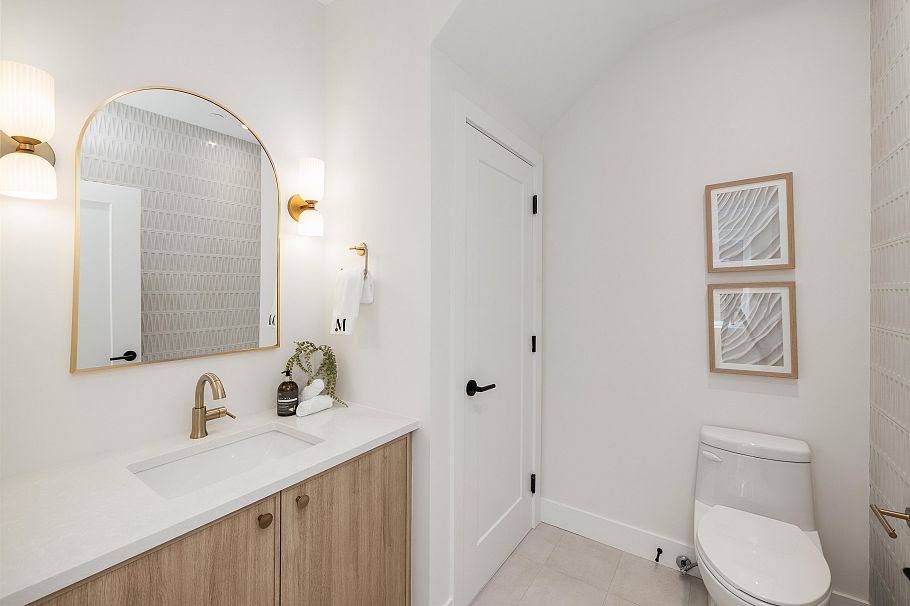 3143 E 19 Avenue Vancouver, BC - 9