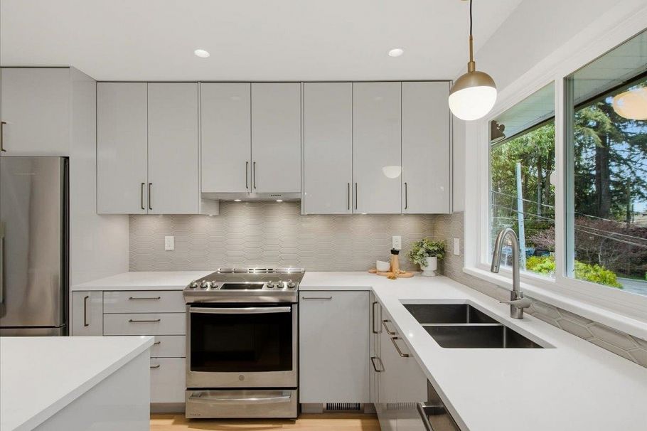 1392 Chamberlain Drive North Vancouver, BC - 4