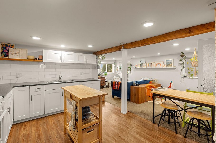 612 E 4th Street North Vancouver, BC - 17