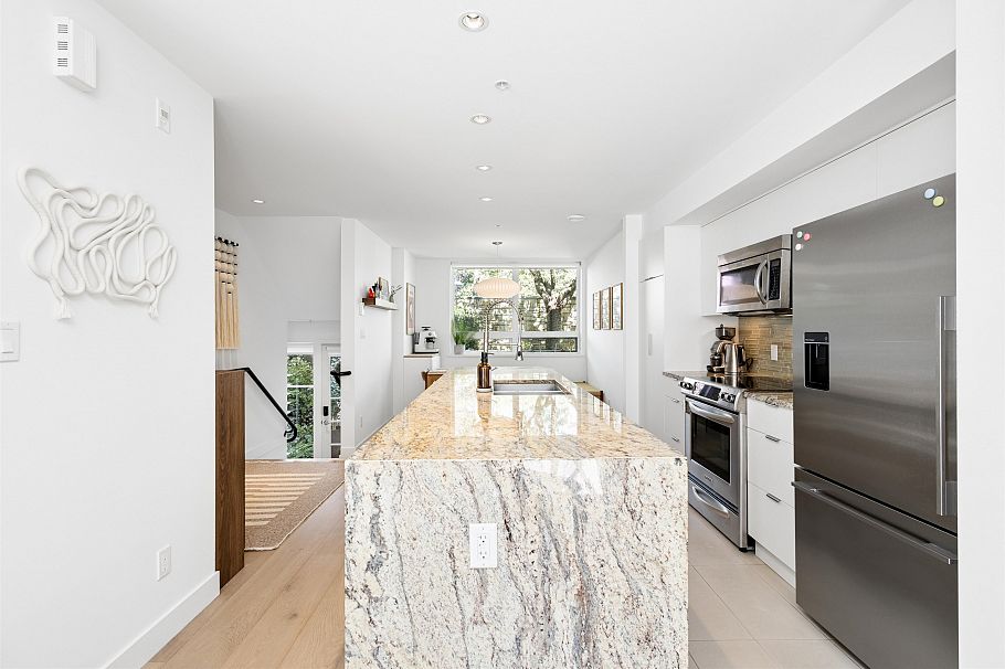 2 265 E 8th Street North Vancouver, BC - 7