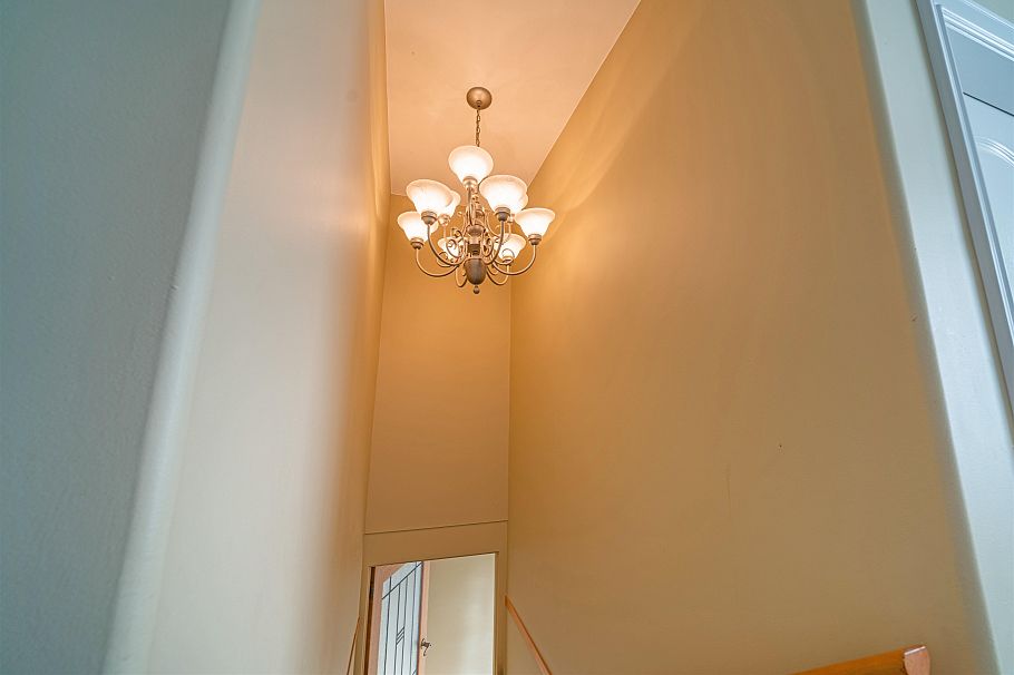 2052 Westview Drive North Vancouver, BC - 5