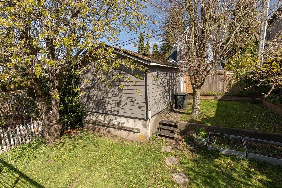 3853 Frances Street Burnaby, BC - 24