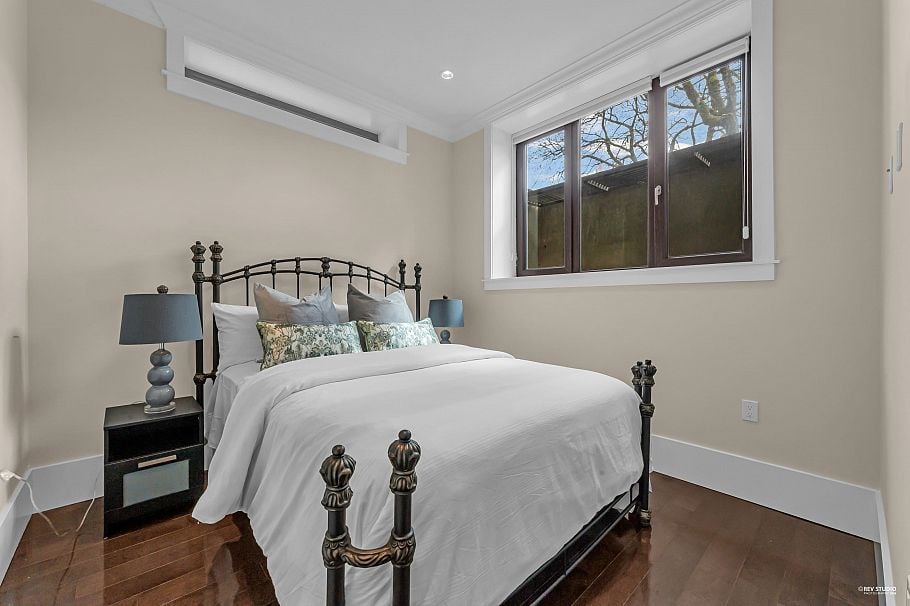 2149 W 46th Avenue Vancouver, BC - 25