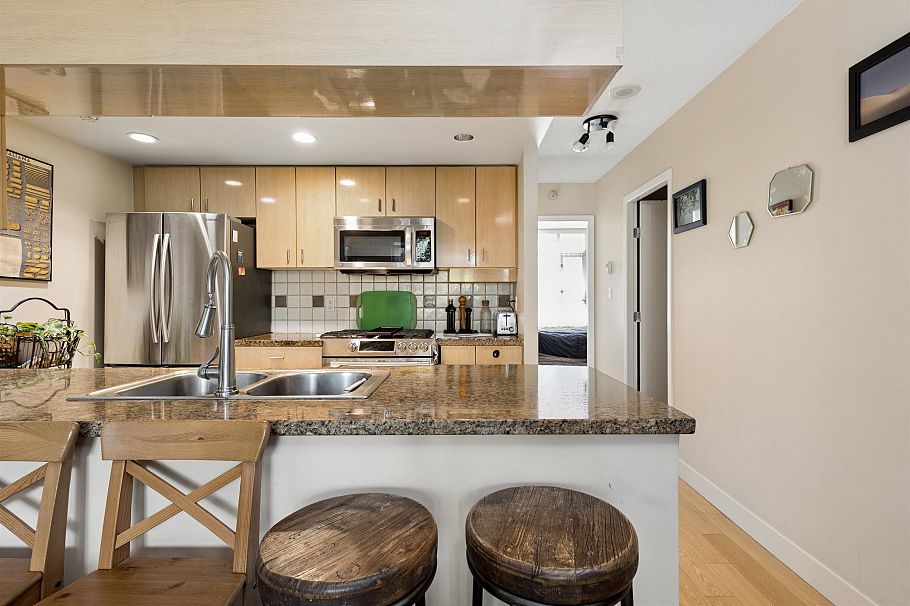 2P 1033 Marinaside Crescent Vancouver, BC - 9