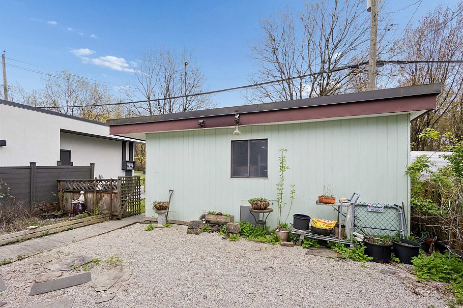 2056 E 13th Avenue Vancouver, BC - 20