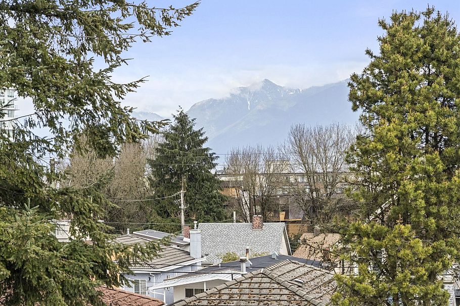 2296 E 33rd Avenue Vancouver, BC - 25