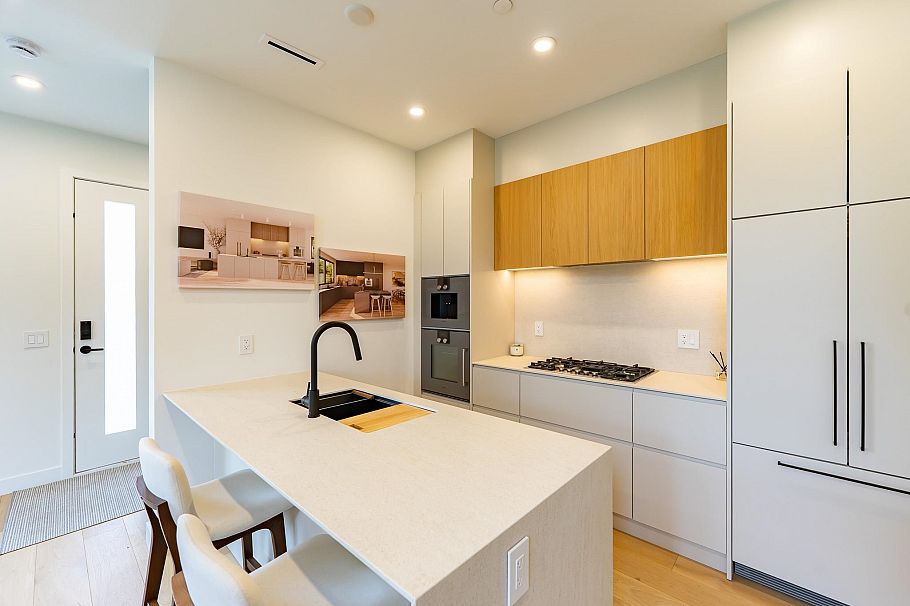 858 W 64th Avenue Vancouver, BC - 11