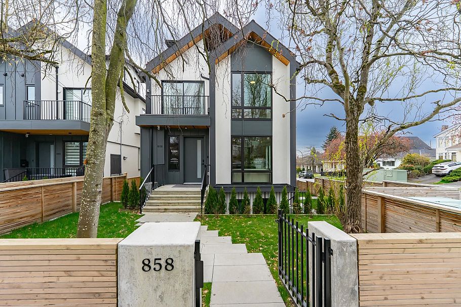 858 W 64th Avenue Vancouver, BC - 38