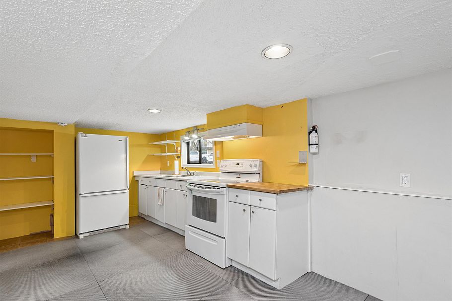 2056 E 13th Avenue Vancouver, BC - 16