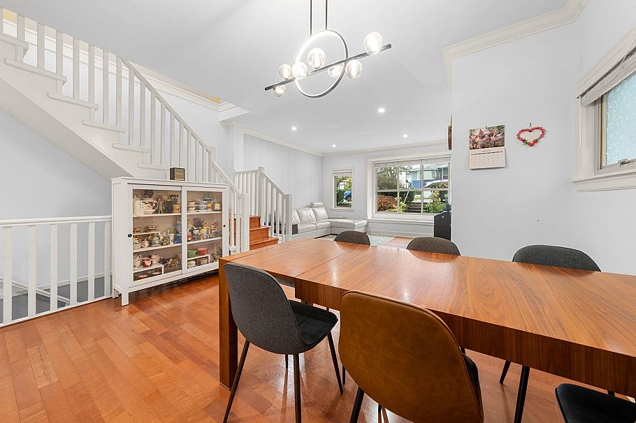 341 E 8th Street North Vancouver, BC - 22