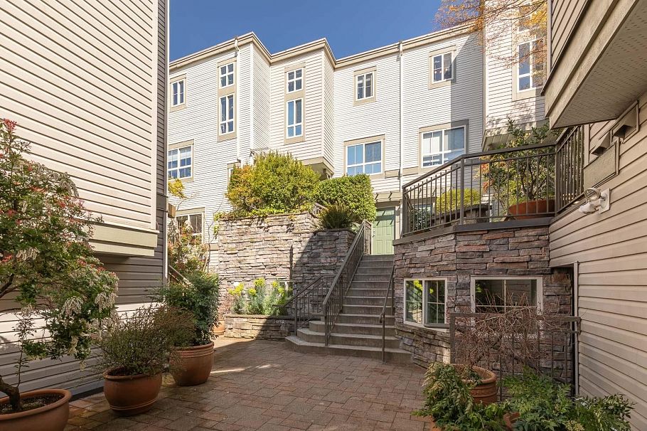 34 2375 W Broadway Vancouver, BC - 2