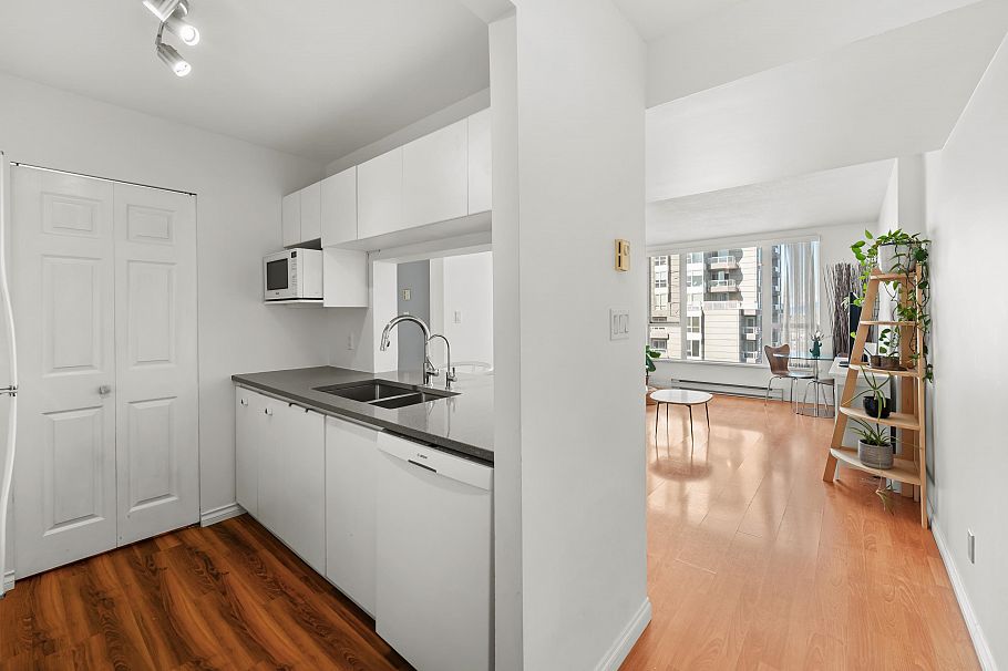 1205 5189 Gaston Street Vancouver, BC - 3