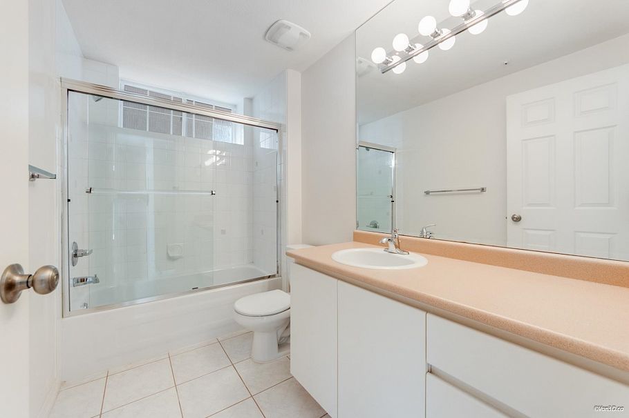 2648 E 19th Avenue Vancouver, BC - 32